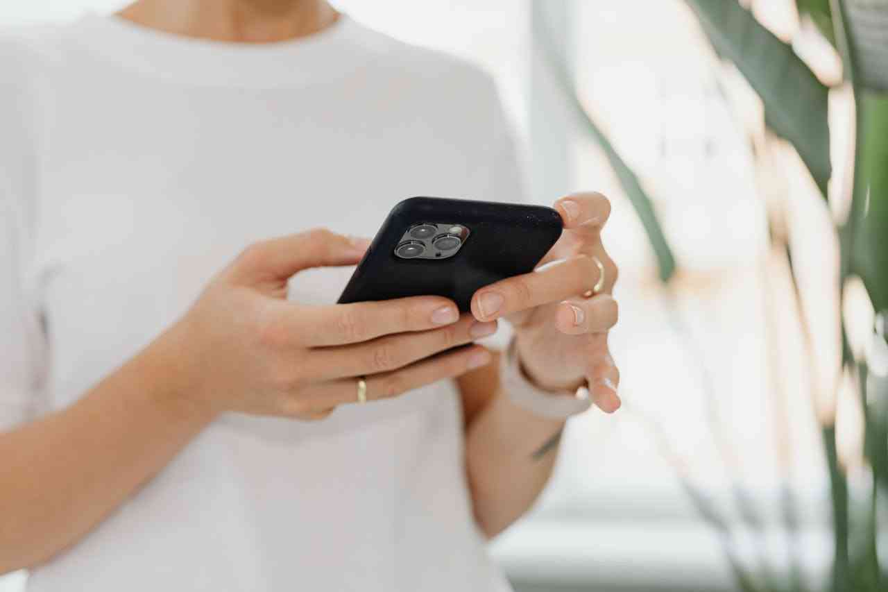 That Text About Your Expiring Rewards Points? It's a Scam. How scammers are exploiting loyalty programs, and real news headlines, to steal your personal information