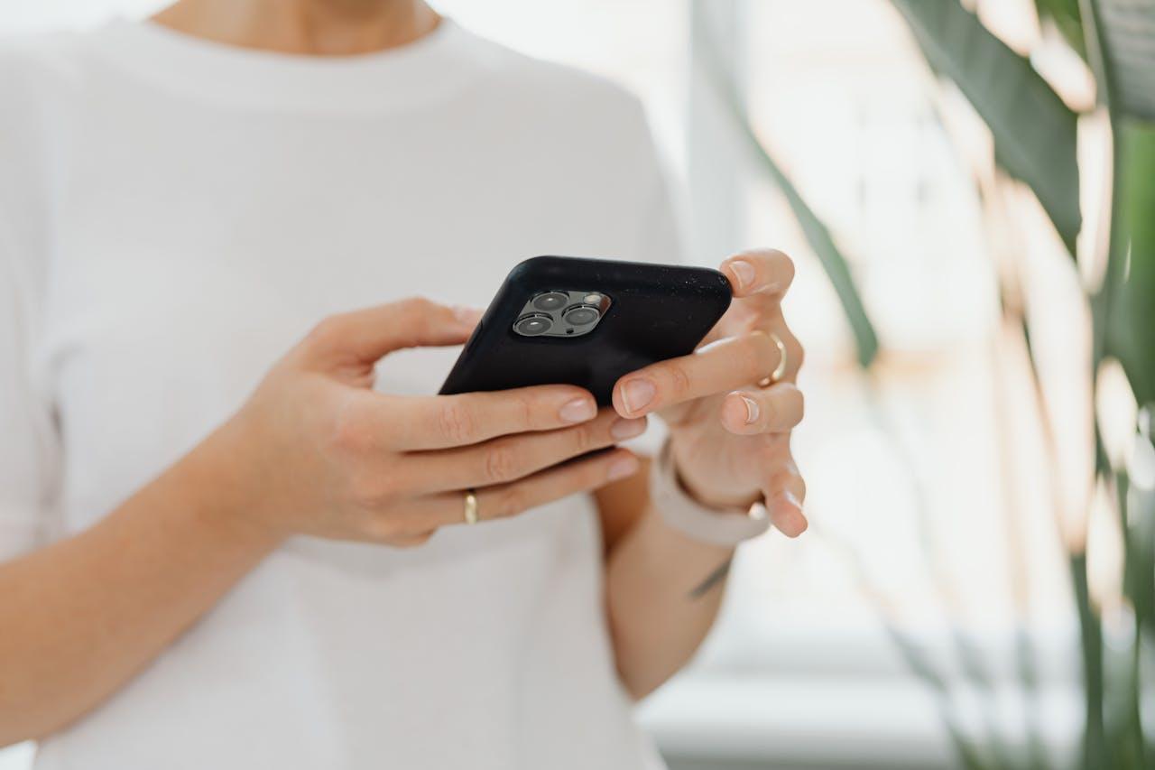 That Text About Your Expiring Rewards Points? It's a Scam. How scammers are exploiting loyalty programs, and real news headlines, to steal your personal information