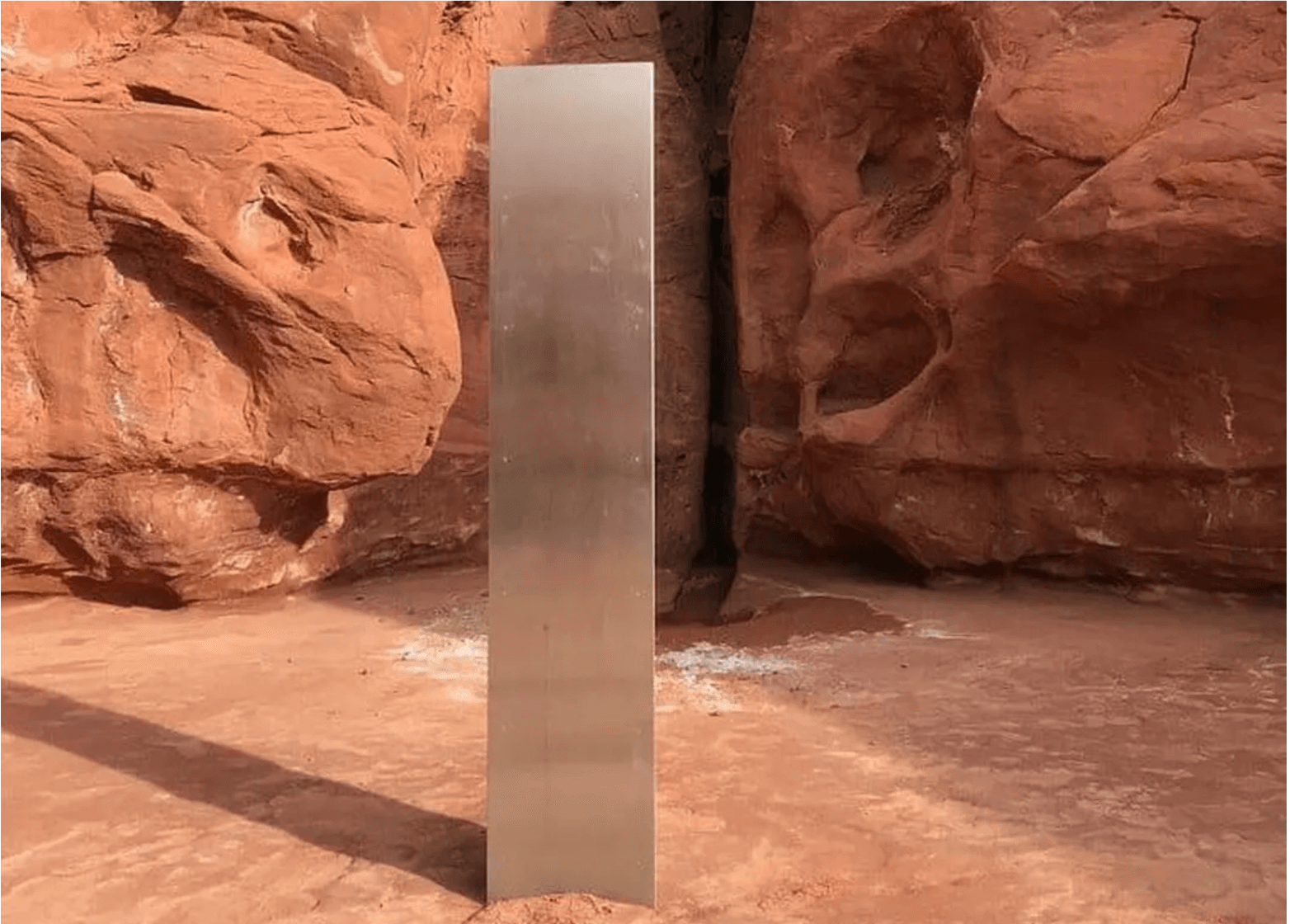 Rumor_metal monolith