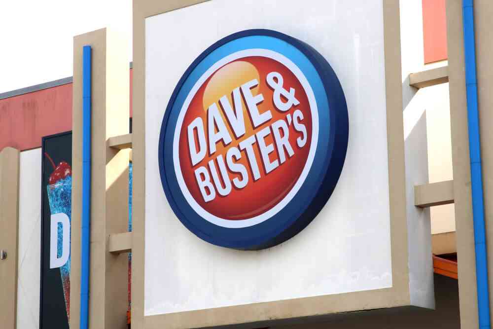 Whoe founded Dave and Buster's?