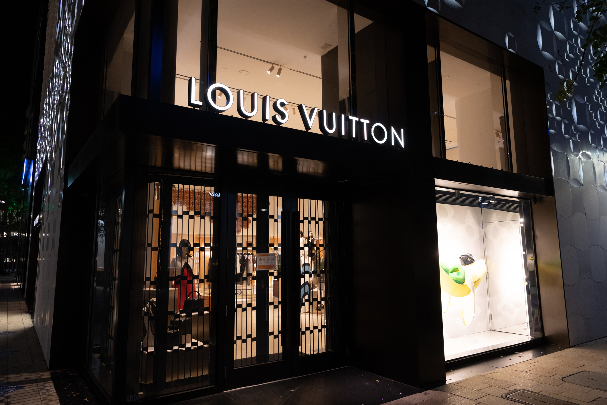 Fake Christmas Shops (Louis Vuitton), PayPal, USPS Shipping
