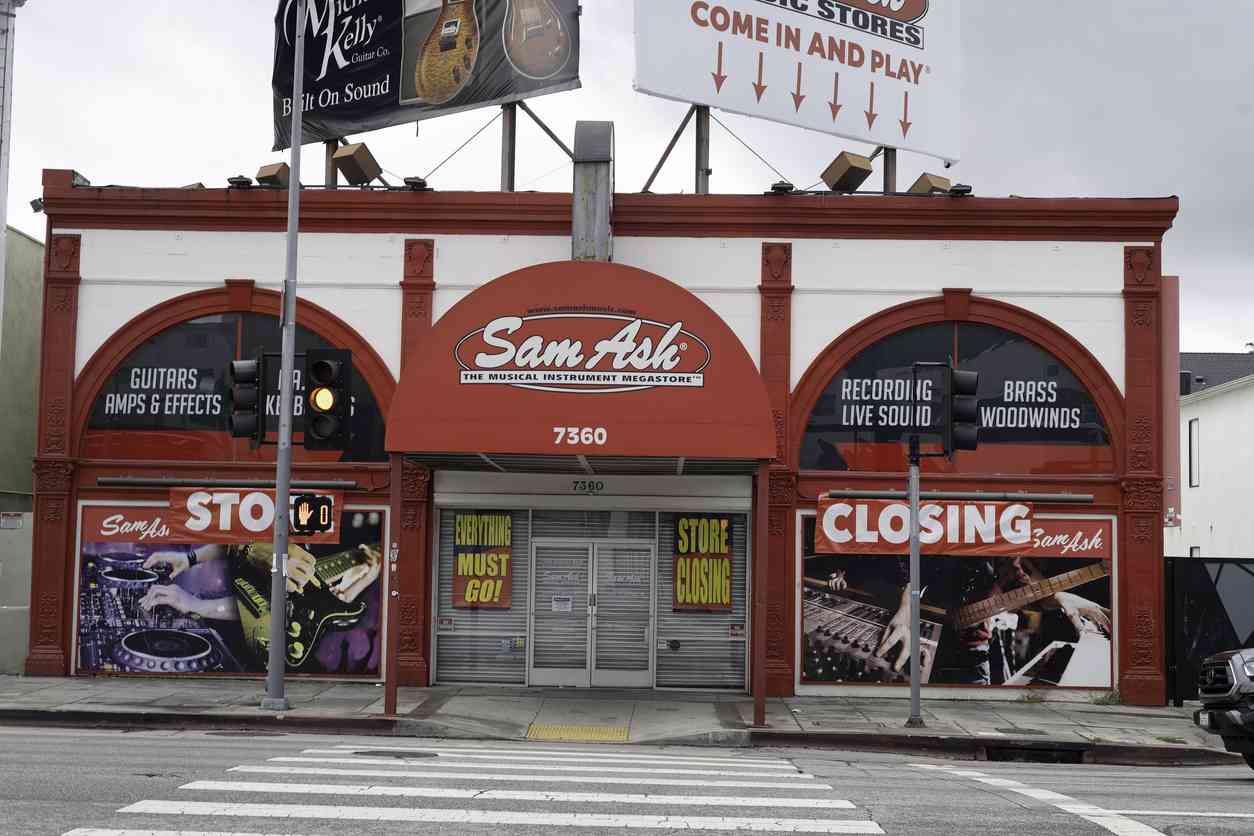 Sam Ash Closing Sale